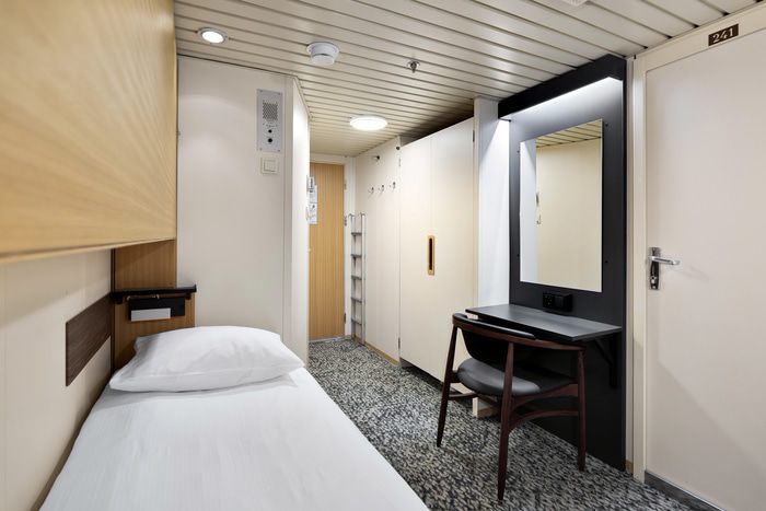Polar Inside | Twin on lower deck
